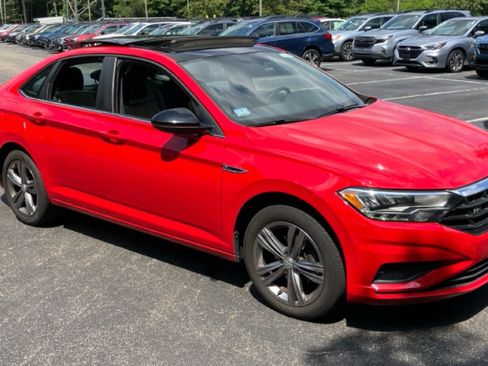 Used 2019 Volkswagen Jetta R-Line w/ R-Line Cold Weather Package FWD image 3