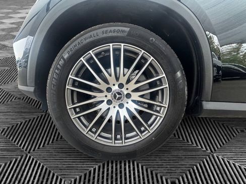 Used 2024 Mercedes-Benz GLC 300 4MATIC image 9