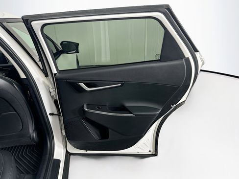 Used 2022 Kia EV6 Light image 29