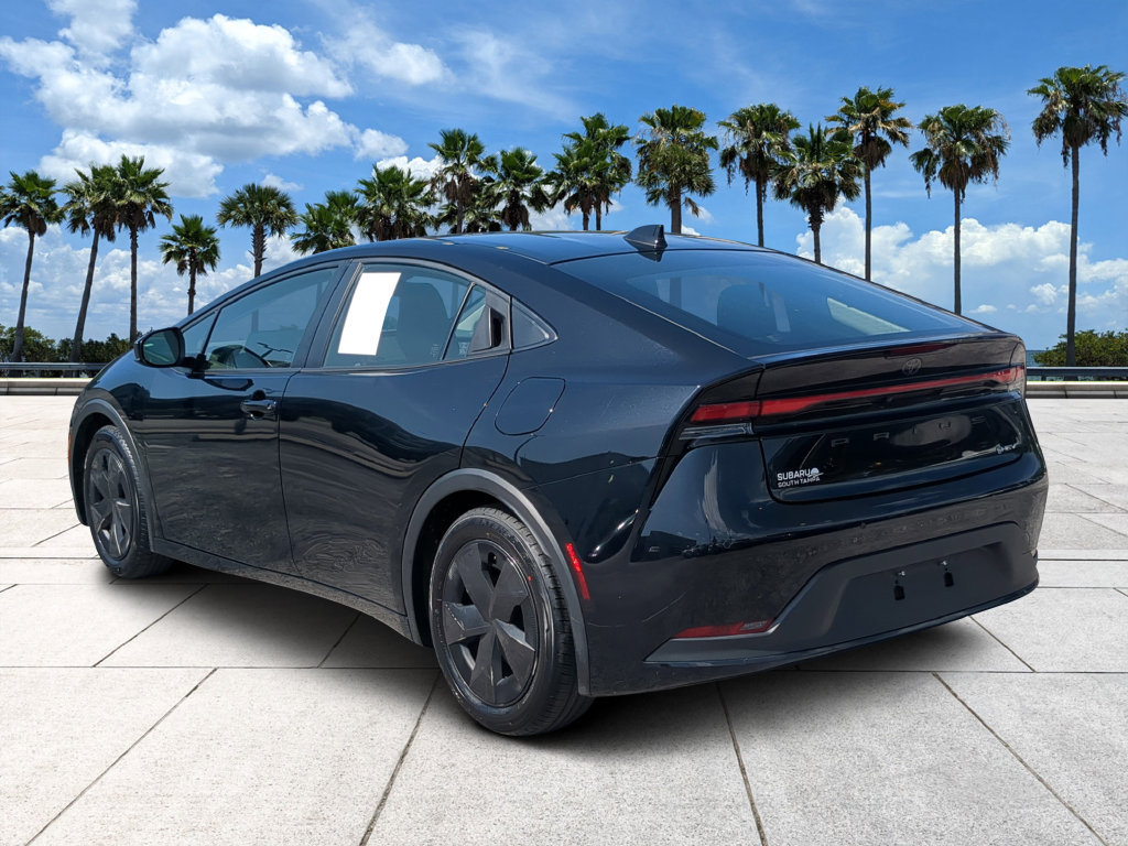 Used 2025 Toyota Prius LE FWD image 6