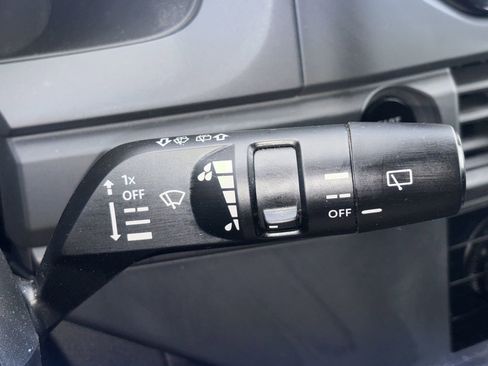 Used 2025 Nissan Pathfinder S FWD image 20