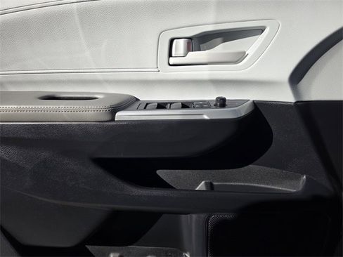 Used 2025 Toyota Sienna LE image 18