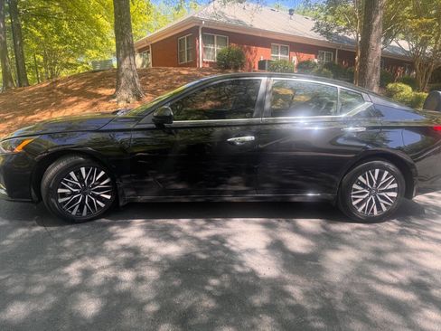 Used 2023 Nissan Altima 2.5 SV image 5