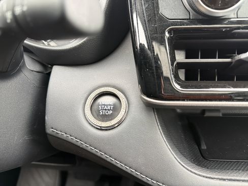 Used 2023 Toyota Highlander XLE image 18