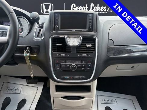 Used 2015 Chrysler Town & Country Touring FWD image 11