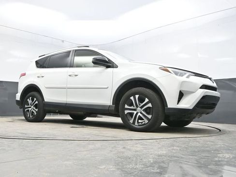Used 2018 Toyota RAV4 LE image 31