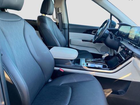 Used 2024 Kia Carnival SX FWD image 29