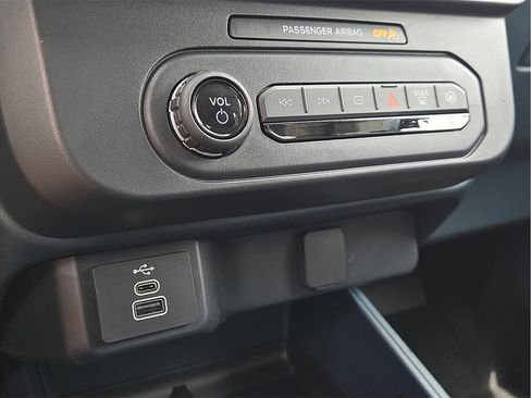 New 2025 Ford Maverick XL image 13