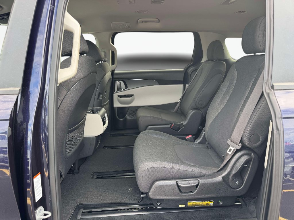 Certified 2024 Kia Carnival LX FWD image 13