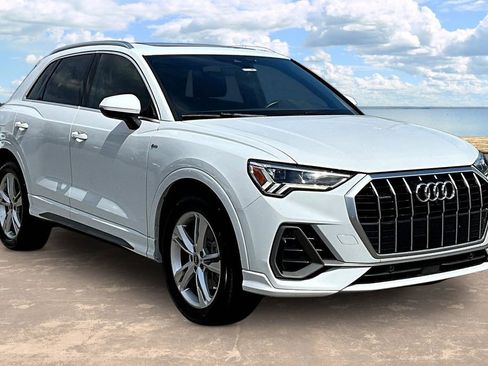Used 2022 Audi Q3 2.0T Premium Plus w/ Premium Plus Package AWD/4WD image 3