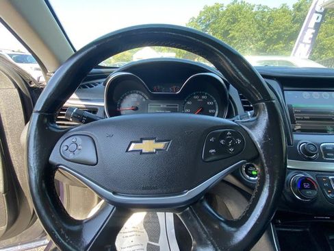Used 2019 Chevrolet Impala LT FWD image 12