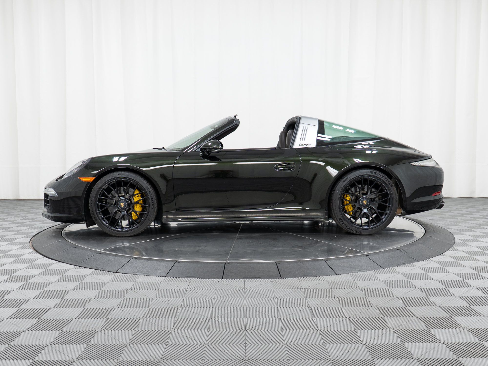 Certified 2016 Porsche 911 Targa 4 GTS AWD/4WD image 2