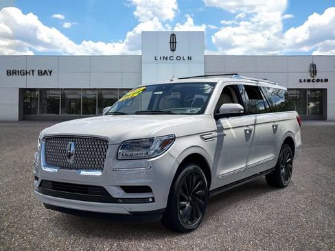 Used 2021 Lincoln Navigator L Reserve AWD/4WD image 2