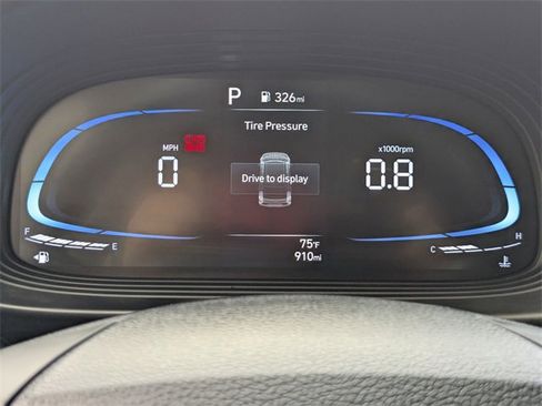 Used 2025 Hyundai Venue Limited image 16