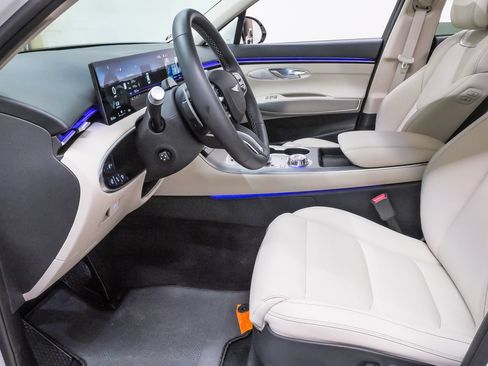 Certified 2026 Genesis GV70 2.5T Select AWD/4WD image 9