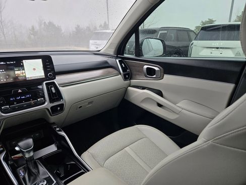 Certified 2023 Kia Sorento EX w/ Panoramic Sunroof Package image 11