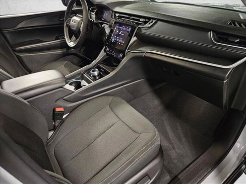 Used 2024 Jeep Grand Cherokee Laredo X RWD image 20