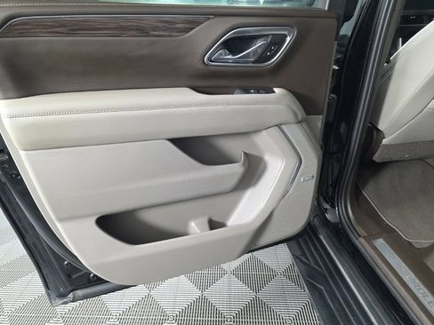 Used 2021 Chevrolet Suburban LT AWD/4WD image 25