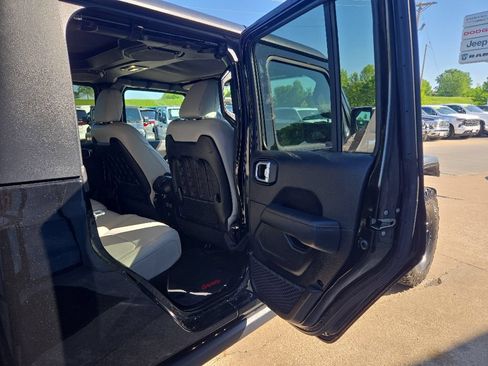 Used 2023 Jeep Gladiator Mojave w/ Cold Weather Group AWD/4WD image 85