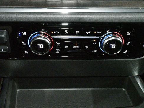 Used 2023 GMC Sierra 1500 SLT w/ SLT Premium Plus Package AWD/4WD image 34