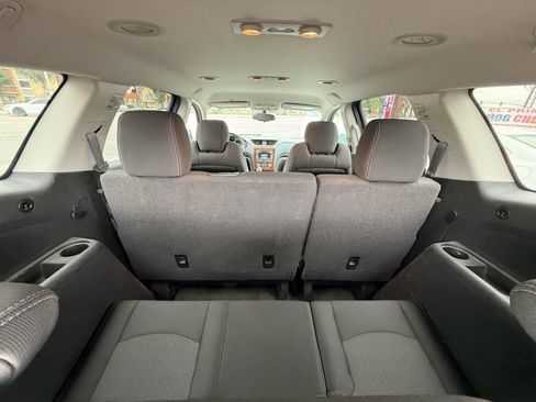 Used 2013 Chevrolet Traverse LT image 12