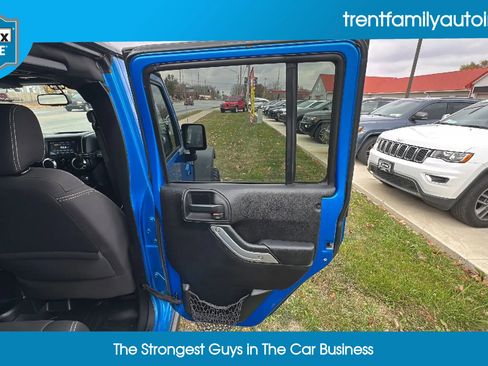 Used 2015 Jeep Wrangler Unlimited Rubicon w/ Connectivity Group image 48