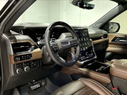 Used 2025 GMC Yukon Denali Ultimate AWD/4WD image 16