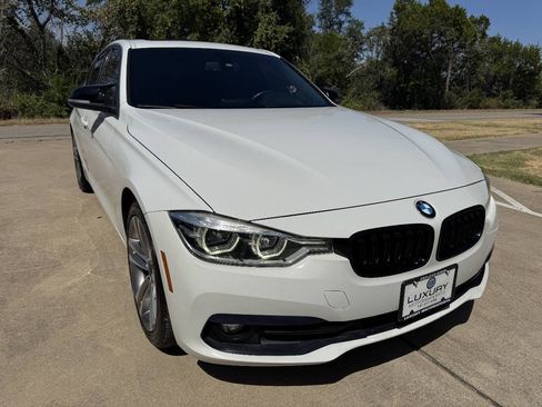 Used 2018 BMW 330i Sedan w/ Convenience Package RWD image 3