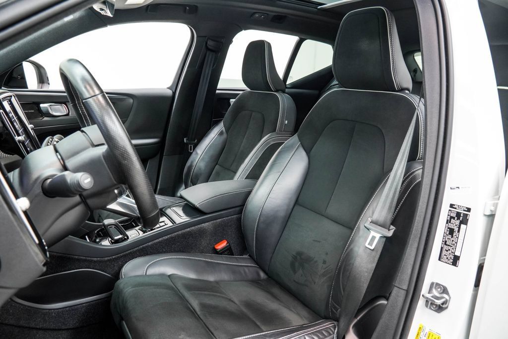 Used 2021 Volvo XC40 T5 R-Design w/ Protection Package Premier AWD/4WD image 16