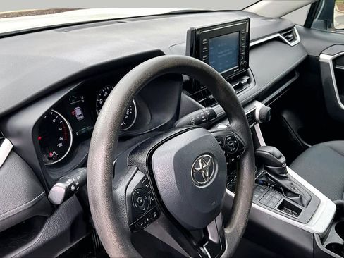 Used 2021 Toyota RAV4 LE AWD/4WD image 17
