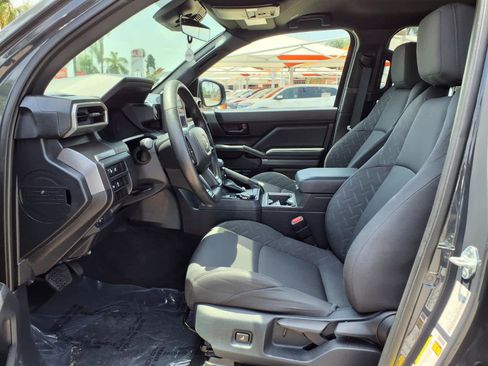 Used 2024 Toyota Tacoma SR5 AWD/4WD image 15