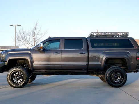 Used 2015 GMC Sierra 2500 Denali w/ Duramax Plus Package AWD/4WD image 10