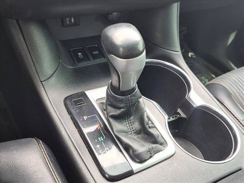 Used 2015 Toyota Highlander Plus FWD image 12