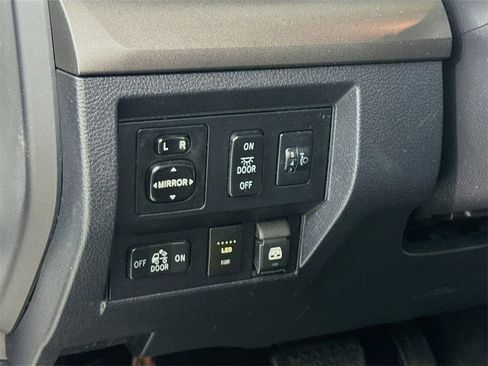 Used 2017 Toyota Tundra SR5 w/ SR5 Upgrade Package image 10