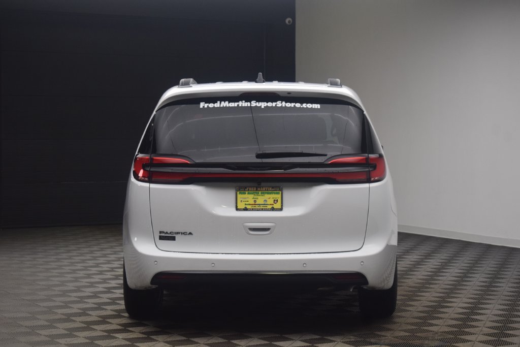 New 2027 Chrysler Pacifica Select FWD image 11