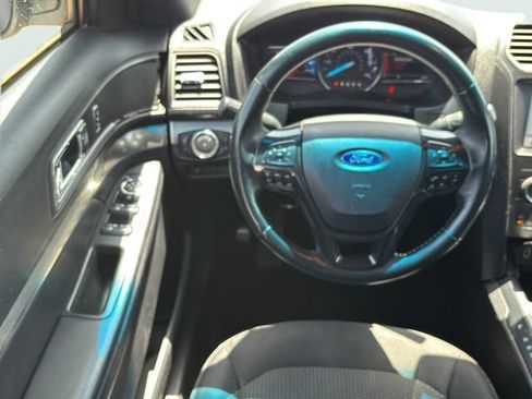 Used 2018 Ford Explorer XLT w/ Equipment Group 201A AWD/4WD image 18