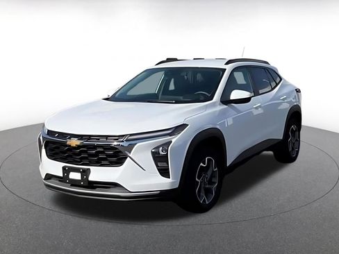 Used 2025 Chevrolet Trax LT image 4