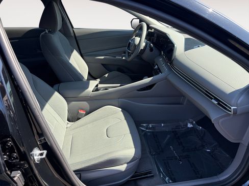 Used 2023 Hyundai Elantra SEL w/ Convenience Package FWD image 19