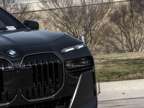 Certified 2024 BMW 760i xDrive w/ Executive Package image 7