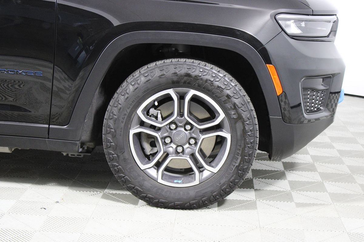 Used 2023 Jeep Grand Cherokee Trailhawk AWD/4WD image 48