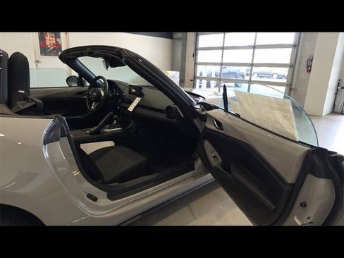 New 2025 MAZDA MX-5 Miata Club image 36