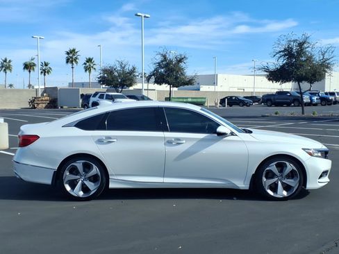 Used 2018 Honda Accord Touring image 7