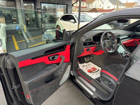 Used 2024 Lamborghini Urus S image 31