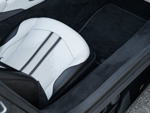 Used 2021 Aston Martin V8 Vantage Roadster image 21