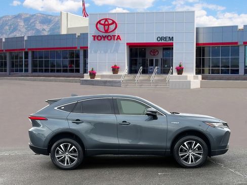 Used 2021 Toyota Venza LE image 6