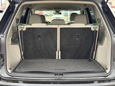 Used 2025 Volkswagen Atlas SE image 31