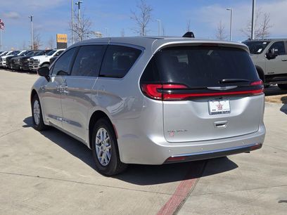 New 2026 Chrysler Pacifica Select