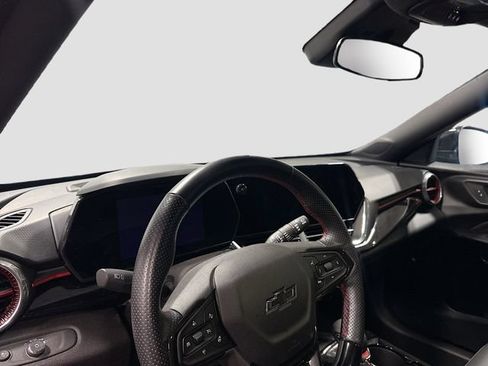 Used 2024 Chevrolet Trax RS w/ Sunroof Package FWD image 10