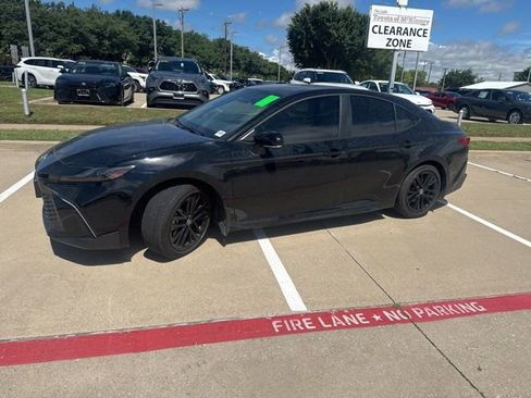 Used 2025 Toyota Camry SE FWD image 7