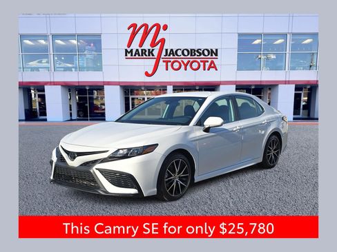 Used 2023 Toyota Camry SE image 1
